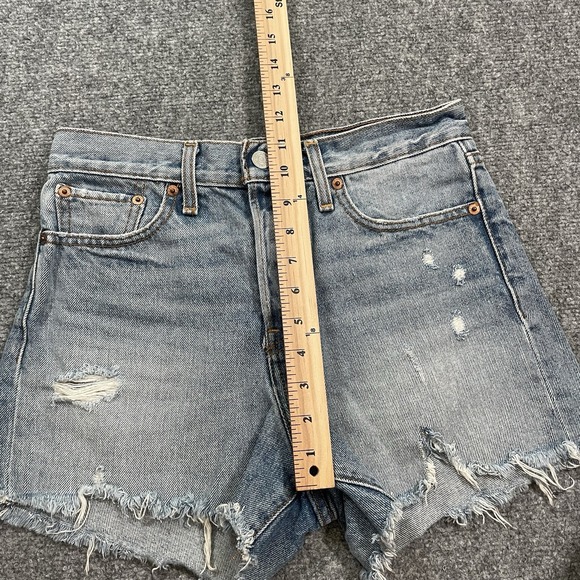 Levi's Denim Shorts Women's Size 27 Medium Wash Frayed Hem Jorts Distress Thrash - Picture 7 of 11